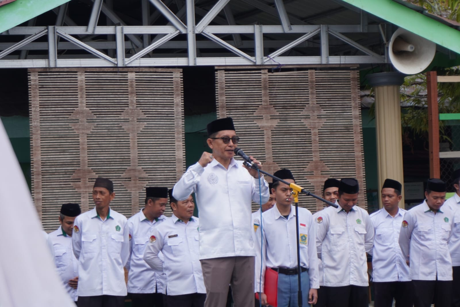 Peringati Hardiknas, Ketua Komite MAN 2 HSU Tekankan Pentingnya Adab dan Prestasi Siswa